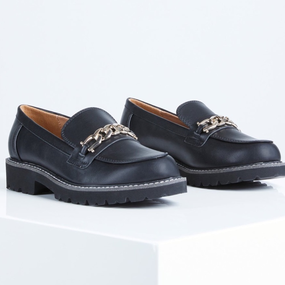 NWOT BCBGENERATION TINAA Black Loafers, Y2K lug sole sz 8.5 M
